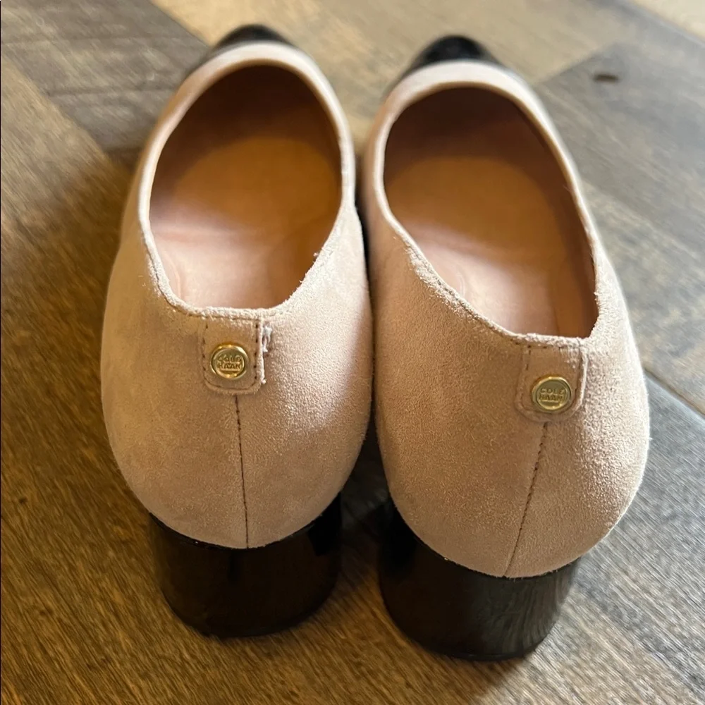 COLE HAAN size 8 tan shoe with black heels and toe These are suede - Picture 3 of 5